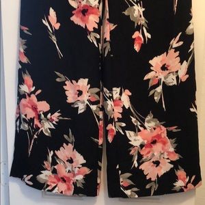 Stunning White House Black Market Pants